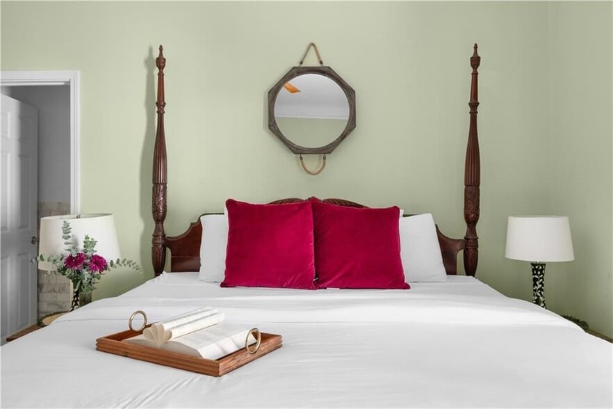 Building Photo - 217 Berean Ave SE