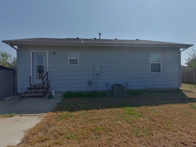 Building Photo - 804 N Longview Ct