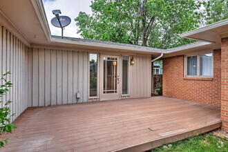 Building Photo - (14-55th)
Great Boulder Location!