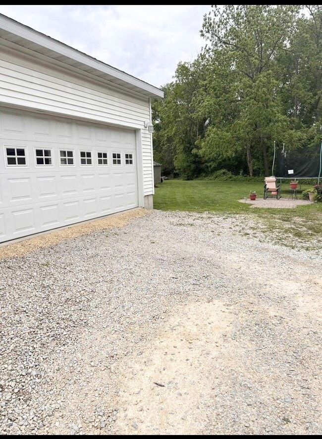 Building Photo - 523 E 1st St