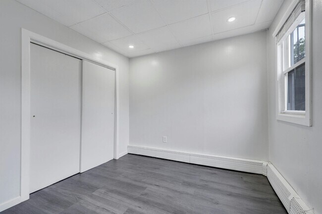Building Photo - 112 34th St