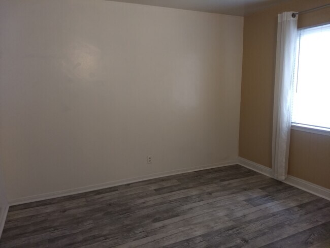 Bedroom - 206 N Florence St