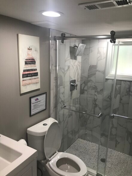 Bathroom - 810 Fox St NW