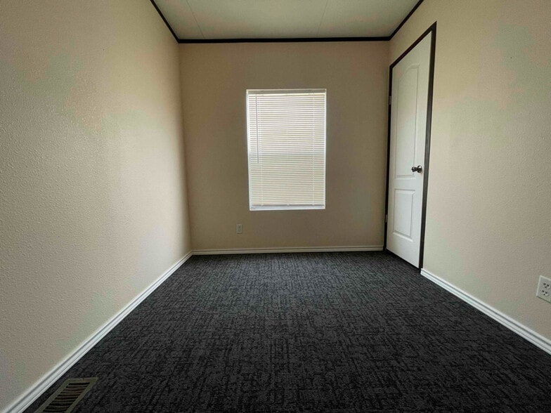 Building Photo - 2601 Leary Ln
