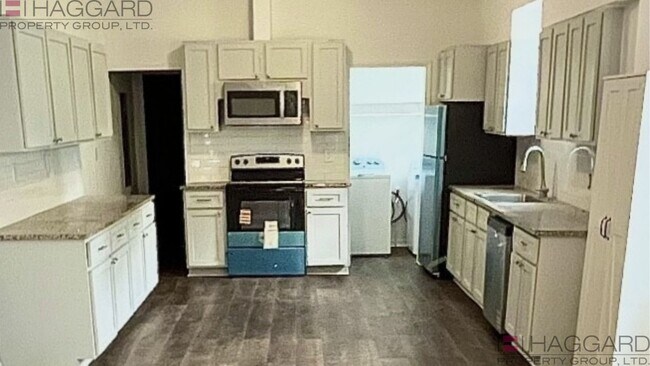 Building Photo - Walking Distance to the Stockyards!