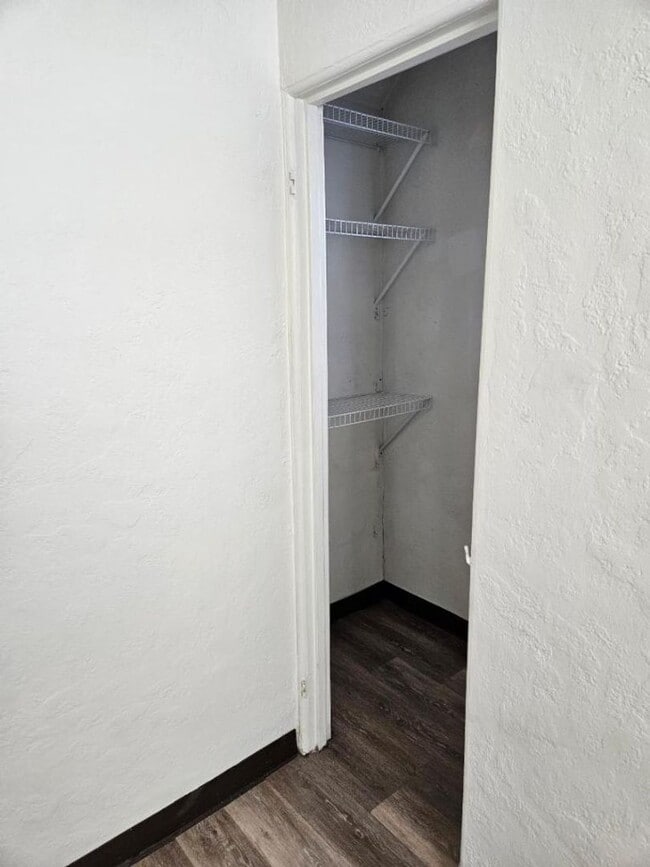 Building Photo - Fantastic 2 bedroom house avail NOW