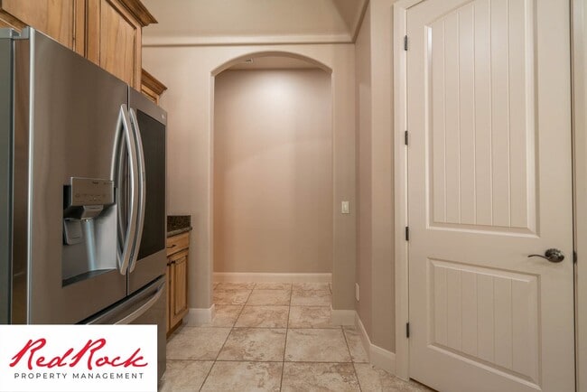 Building Photo - Minimally Furnished home in Little Valley!