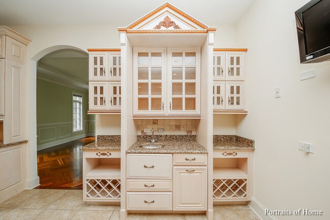 Building Photo - 5S550 Radcliff Rd