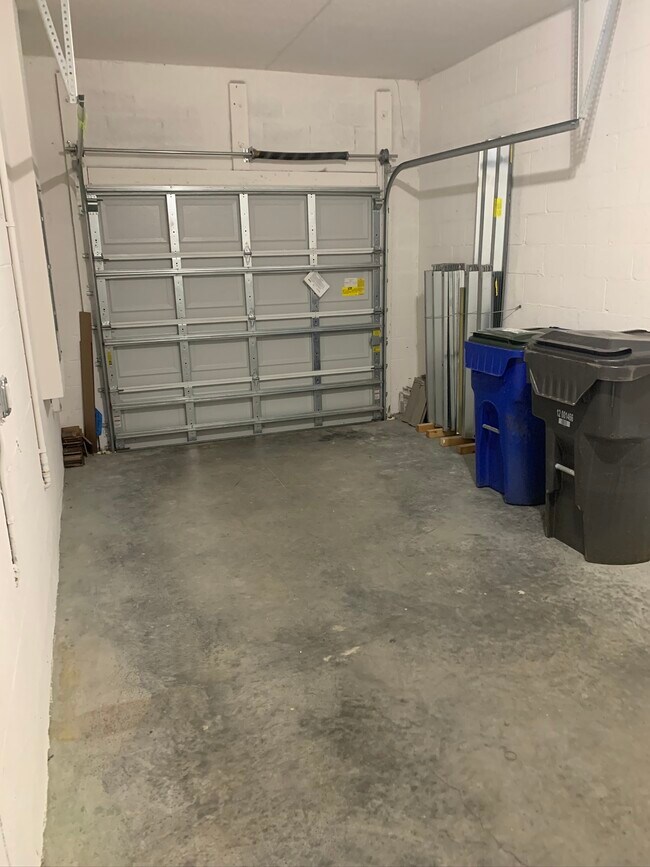 Building Photo - 3532 NW 29th Ct