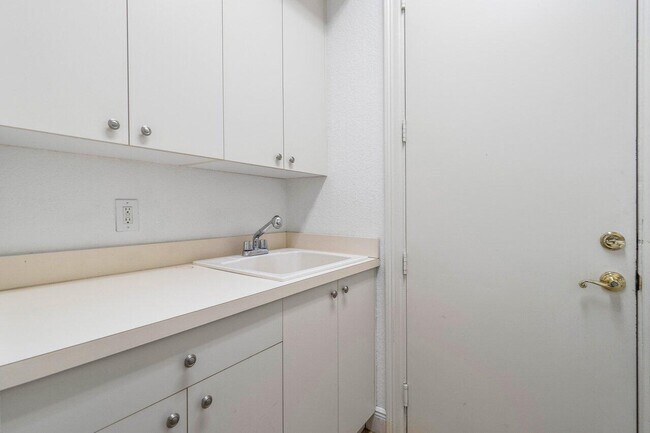 Building Photo - 9543 Barletta Winds Point