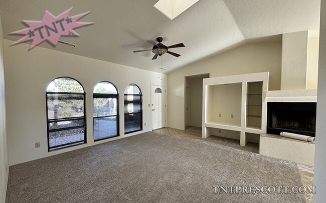 Building Photo - Home in Cliff Rose HOA ~ Winter Special!!