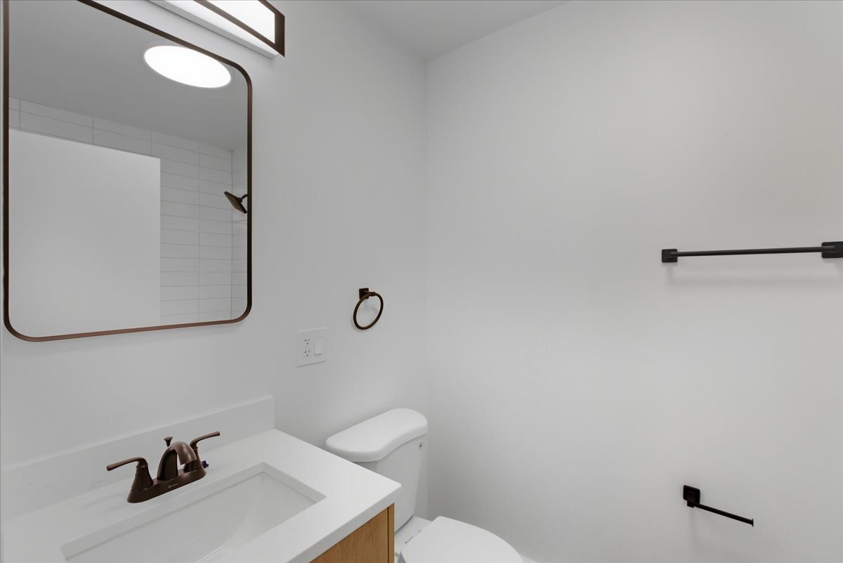 Building Photo - 7357 N Winchester Ave