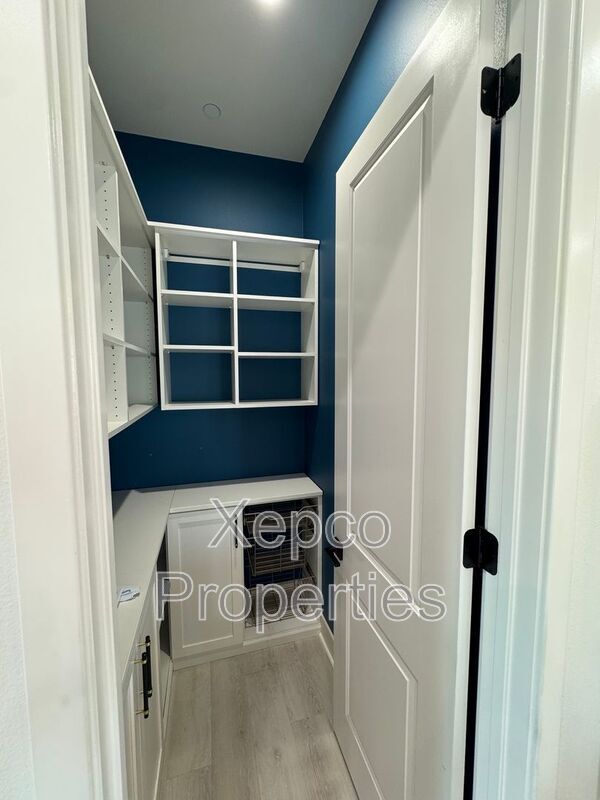 Building Photo - 74635 Tesla Dr