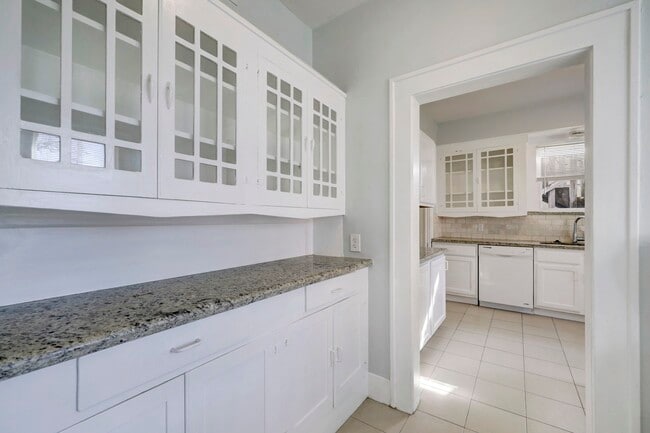 Building Photo - 1649 W Main St