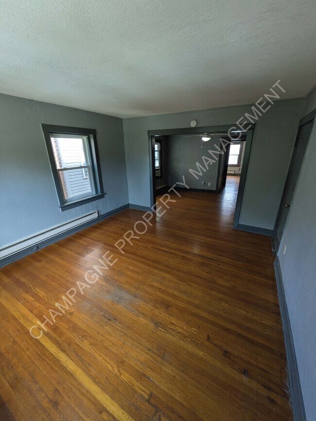 Building Photo - 1123-1125 W 40th St.