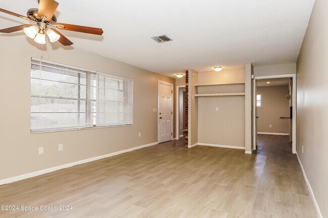 Building Photo - 1165 Sharon Dr