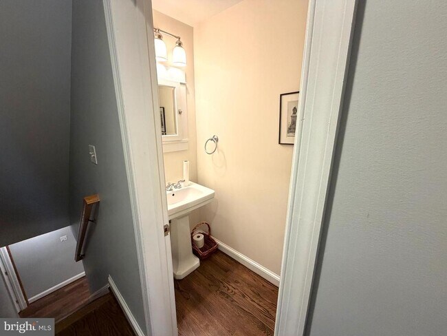 Building Photo - 4318 Lynbrook Dr