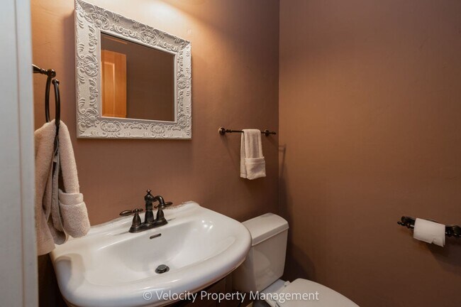 Building Photo - Beautiful NW Bend Home!
