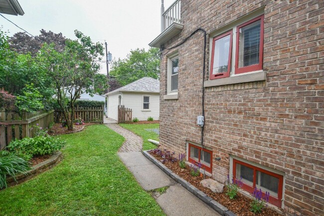 Building Photo - 3151 S Quincy Ave