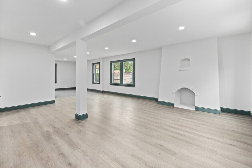 Building Photo - 15781 Washburn St