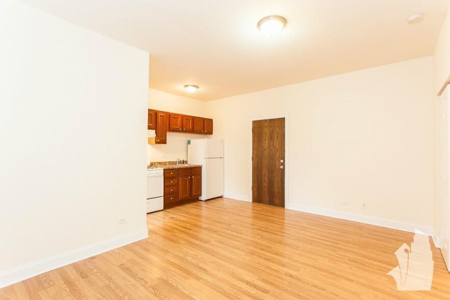 Building Photo - 2600 N Kimball Ave