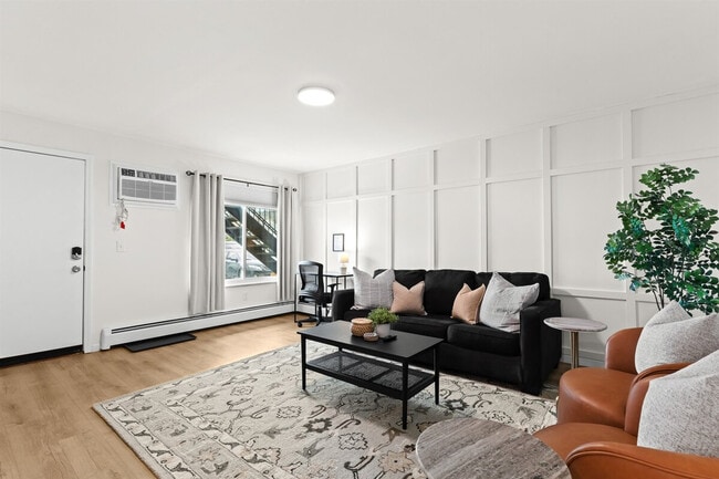 Building Photo - 22 2nd St