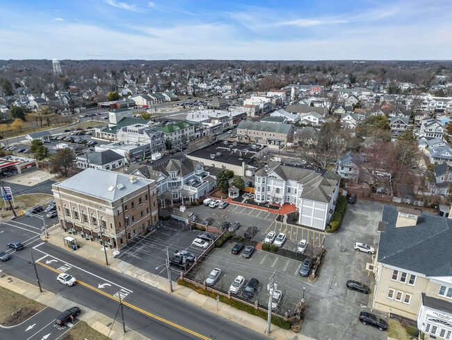 Building Photo - 162 Main St