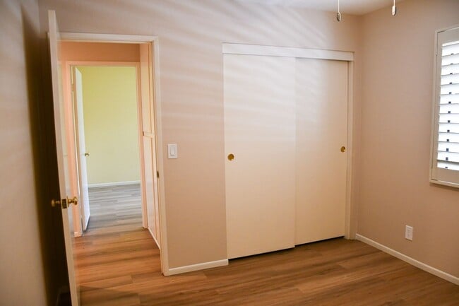 Building Photo - Newly remodeled and updated