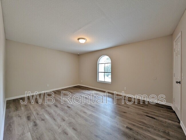 Building Photo - 7201 Arlington Expy