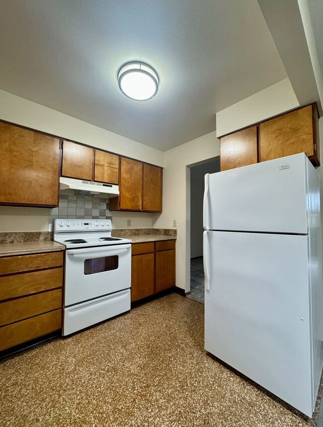 Building Photo - Vintage Irvington Top Floor 2 Bed with a l...