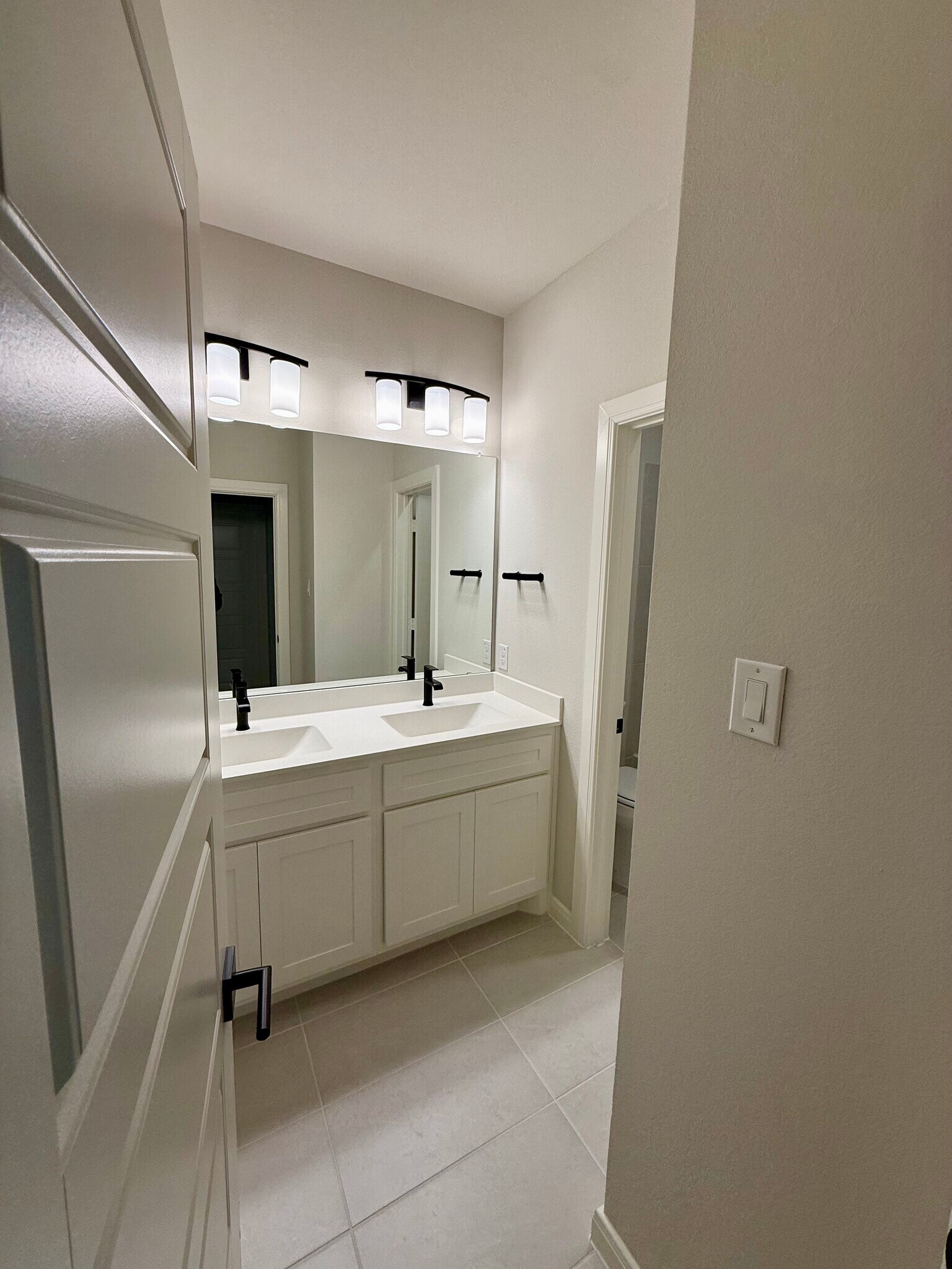 Building Photo - 1502 Roundup Way