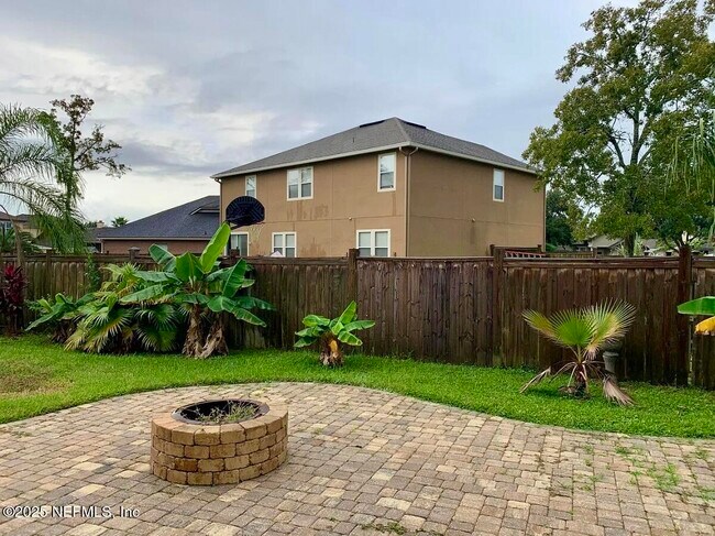 Building Photo - 647 Acorn Chase Dr