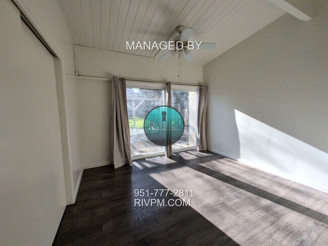 Building Photo - Mid-Century Modern Beauty with Spacious Backyard