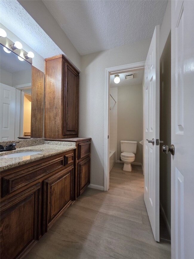 Building Photo - 4219 Meadowchase Ln