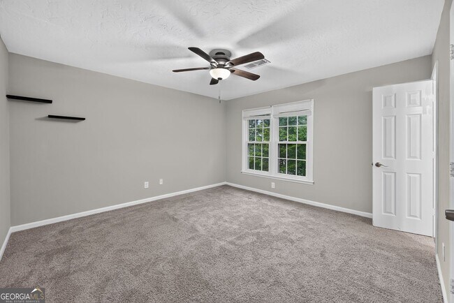 Building Photo - 226 High Creek Dr