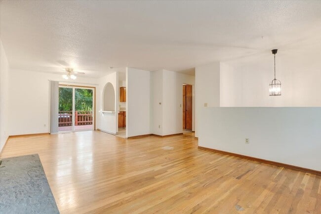 Building Photo - Charming 3 bedroom 3 bathroom house in Tigard!