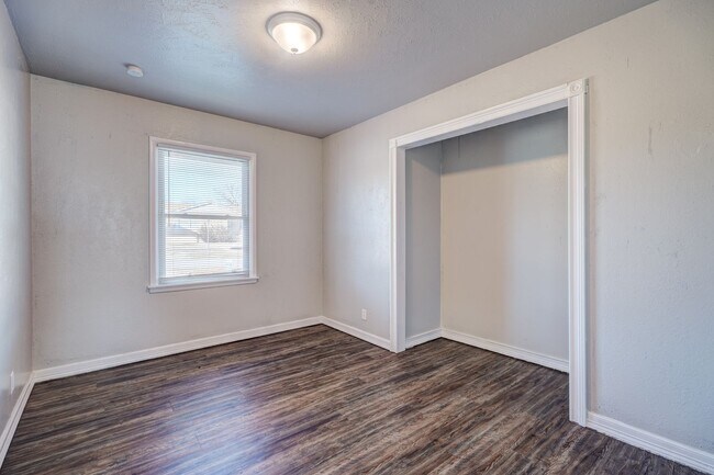 Building Photo - 3 Bed 1.5 Bath in Del City!