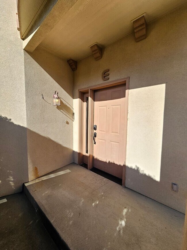 Building Photo - Lakefront Condo in Gated Community