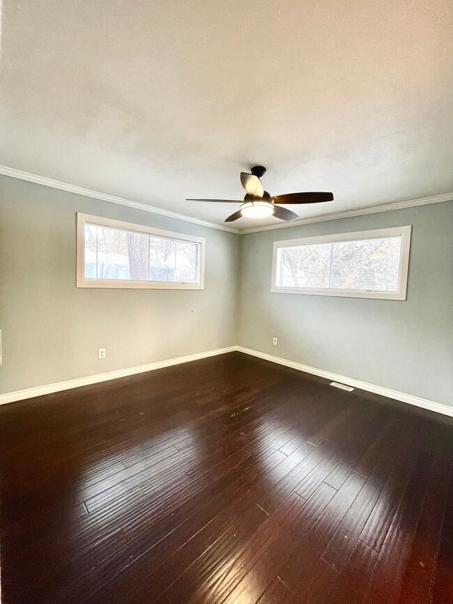 Building Photo - 3 Bedroom, 2 bath house