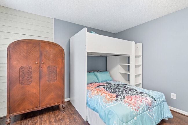 Building Photo - 10 Apple Tree Ct