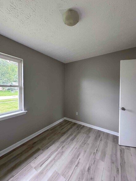 Building Photo - 10315 Waycross Ave