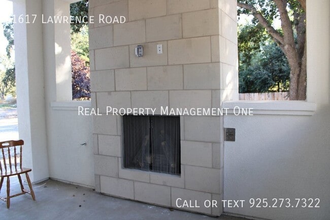 Building Photo - 1617 Lawrence Rd