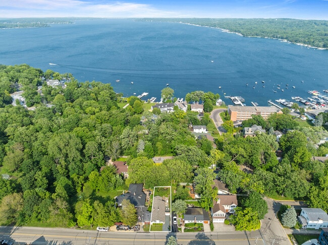 Building Photo - 163 N Lakeshore Dr