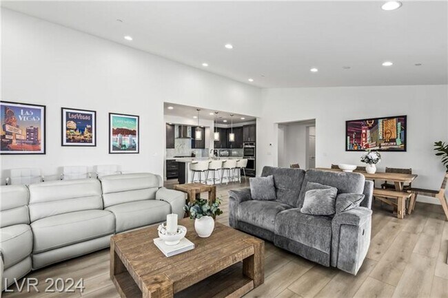 Building Photo - Elevated Desert Living with Strip & Mountain Views – Fully Furnished 6-Bedroom Retreat!