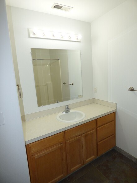 Building Photo - 104 Rice Ln