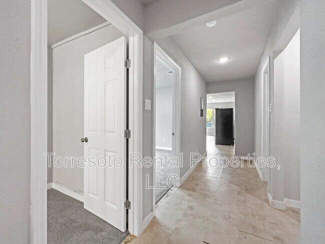 Building Photo - 1606 W Wildwood Dr