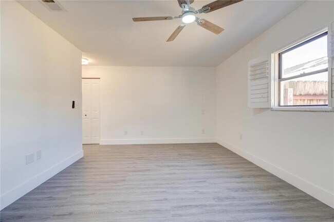 Building Photo - 2261 S Flagler Ave