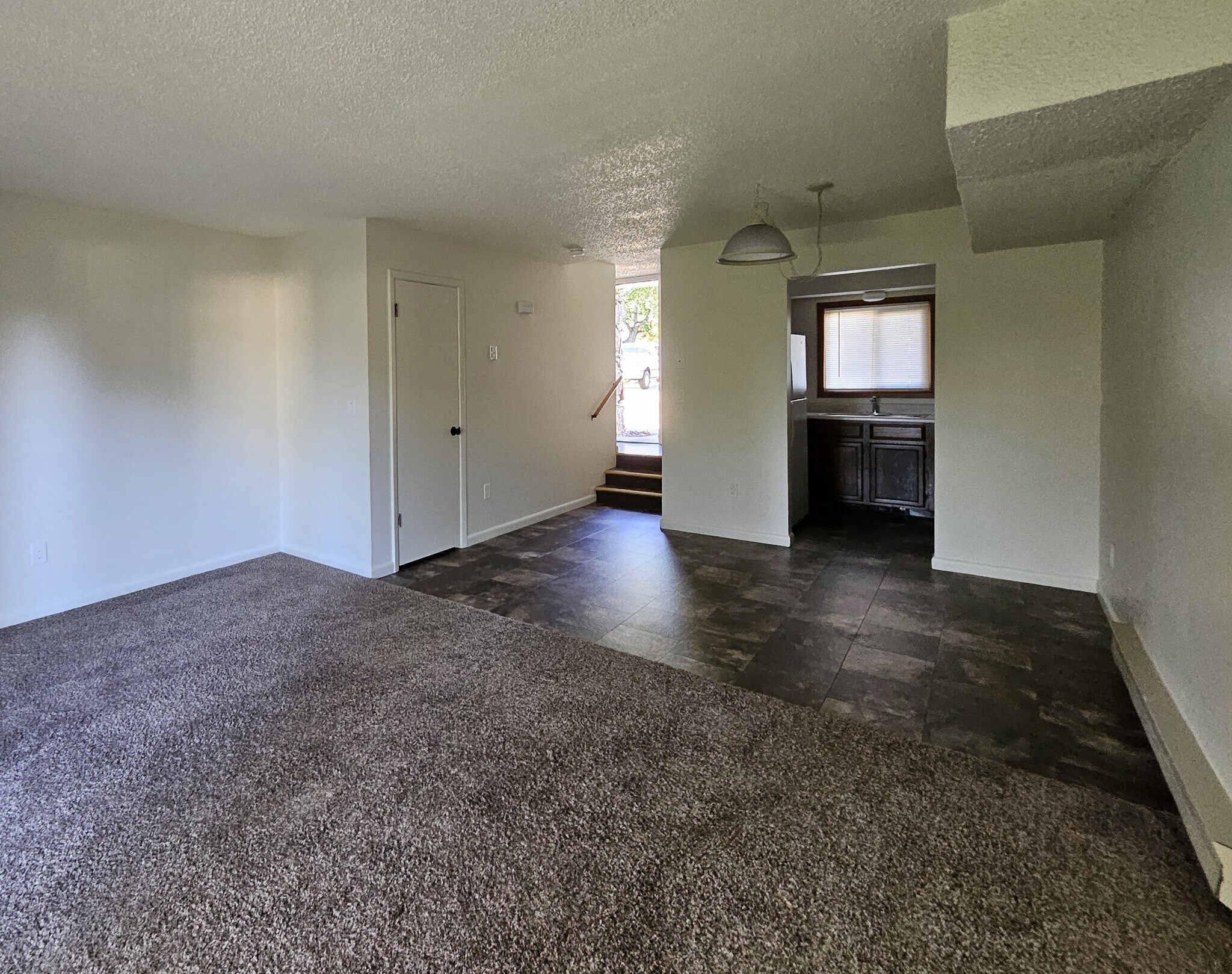 2 bed/1 bath off street parking - 1935 Edwards Dr