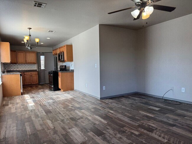 Building Photo - Charming 3 Bed / 2 Bath Home in Coweta – Spacious Lot + Creek Access!