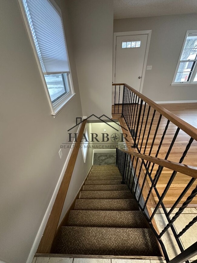 Building Photo - Recently Renovated 3 Bedroom Home!